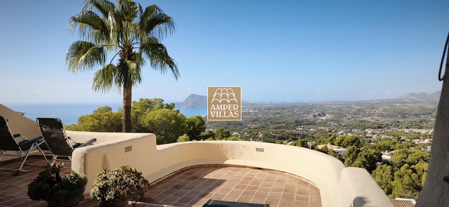 Villa de estilo mediterránea en Sierra de Altea con vistas panorámicas